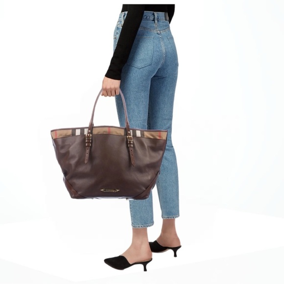 Burberry Women’s Brown Leather Tote Handbag Purse Made in Italy 100% Authentic - Picture 3 of 10